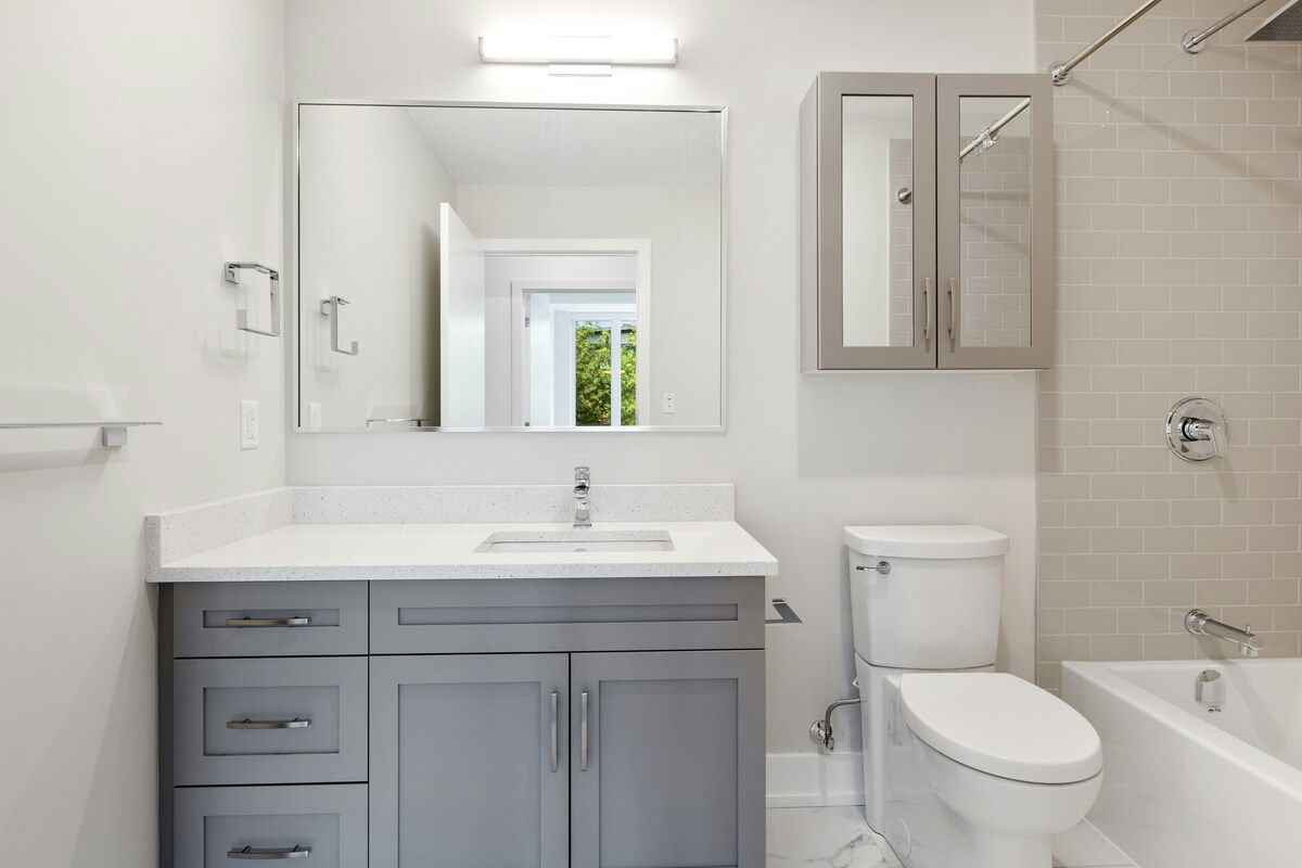 Top 10 Designer Tips to Remodel a Small Bathroom