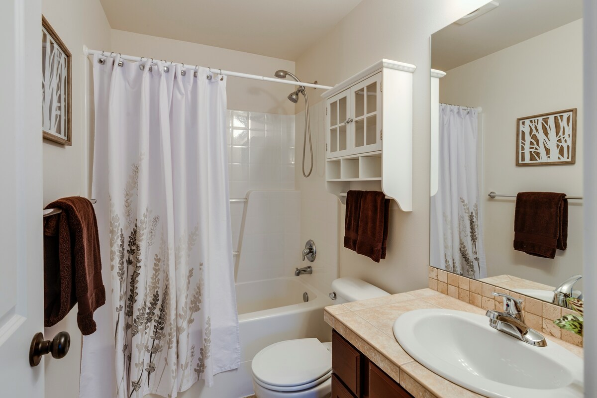 Top 10 Designer Tips to Remodel a Small Bathroom